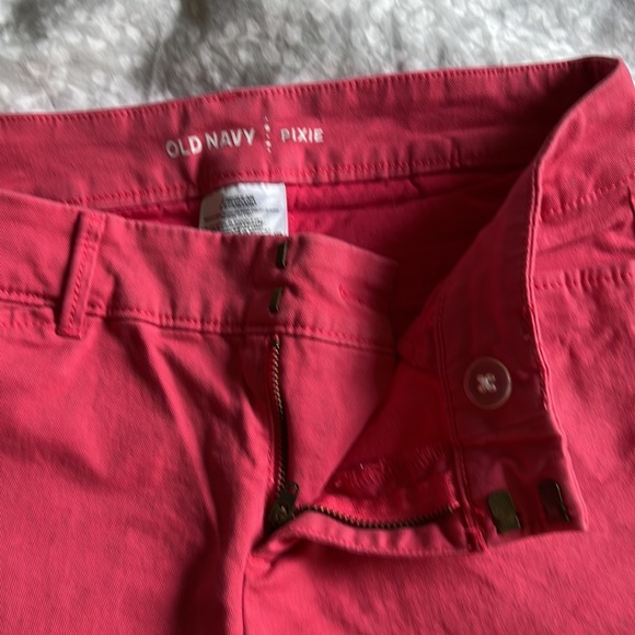 Pink old navy pixie shorts size 0 and 3in inseam - Picture 2 of 4